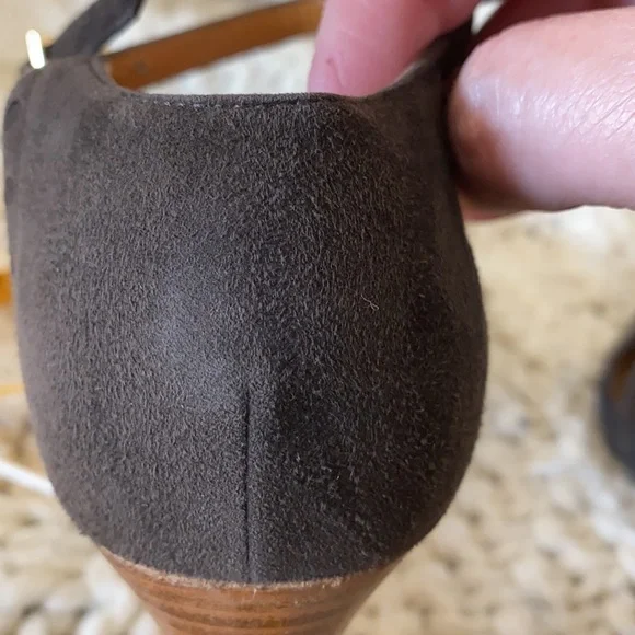 Gorgeous Gucci Heels - Picture 13 of 14